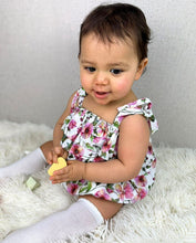 Load image into Gallery viewer, DEOLINDA - FLORAL SHORTIE